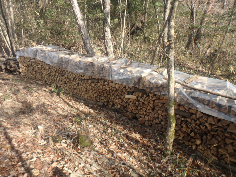 薪の乾燥のための安い屋根としてのシートについて＆掛け方のコツ | じYUな田舎生活